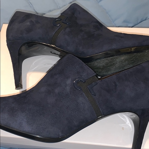 CALVIN KLEIN JOANIE SUEDE ANKLE BOOTIE 11 NWOT NIB - Picture 4 of 10